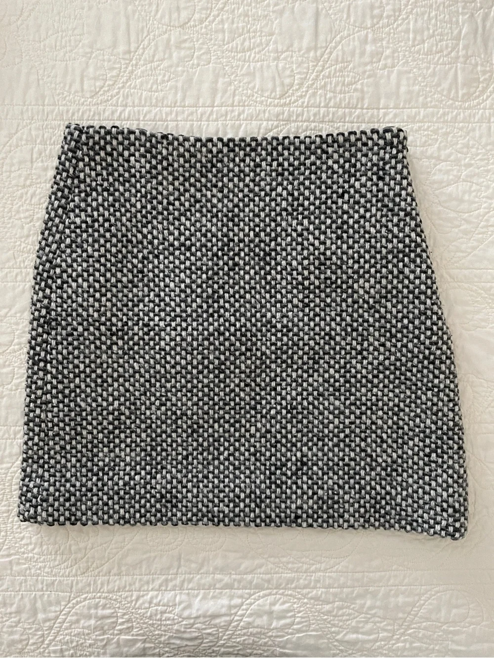 J CREW Wool Blend Tweed Mini Skirt Size 0 Black and White Lined